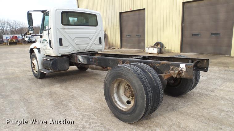 image for item DC5561 2005 International DuraStar 4300 truck cab and chassis