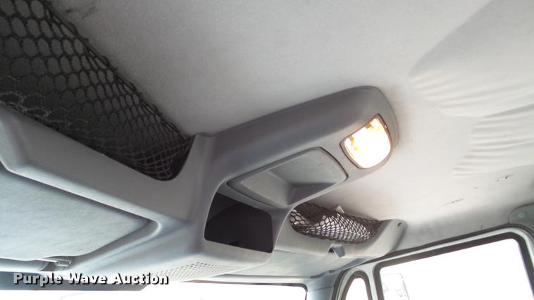 image for item DC5561 2005 International DuraStar 4300 truck cab and chassis