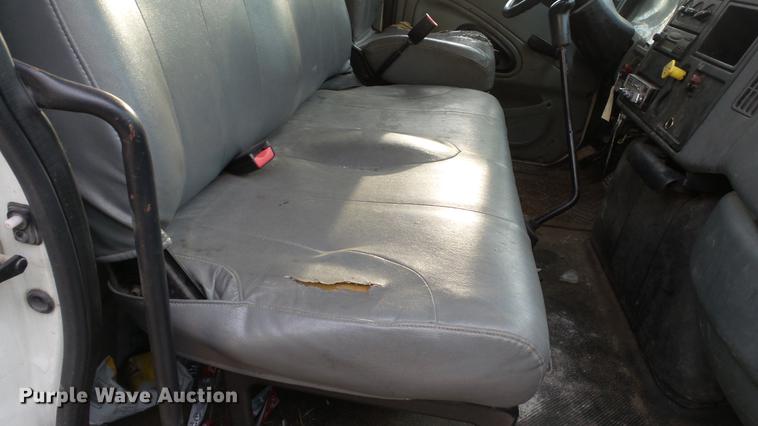 image for item DC5561 2005 International DuraStar 4300 truck cab and chassis