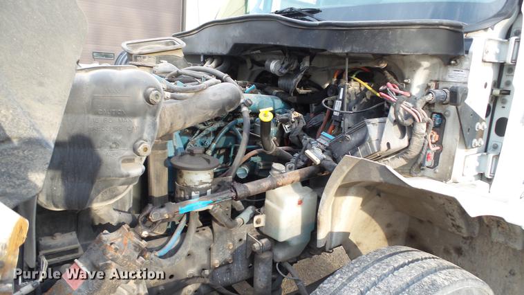 image for item DC5561 2005 International DuraStar 4300 truck cab and chassis