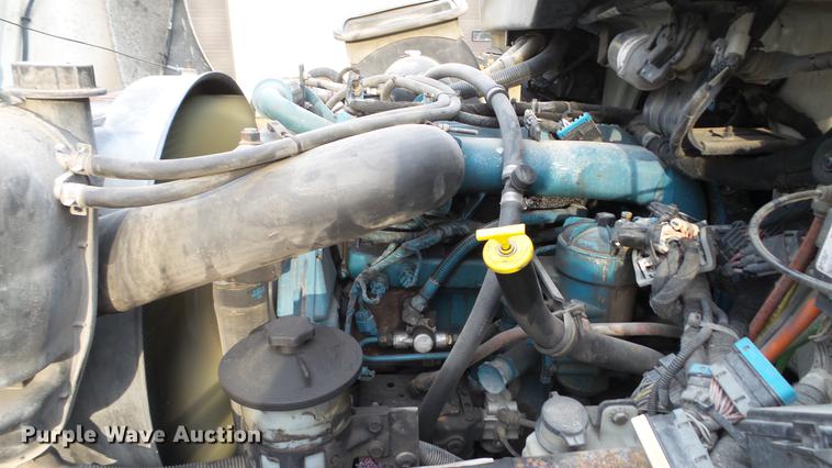 image for item DC5561 2005 International DuraStar 4300 truck cab and chassis