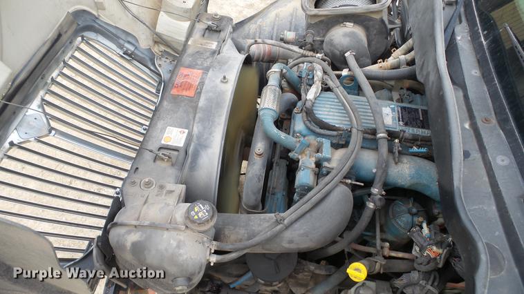 image for item DC5561 2005 International DuraStar 4300 truck cab and chassis