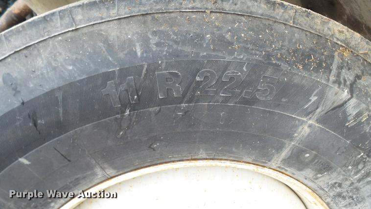 image for item DC5561 2005 International DuraStar 4300 truck cab and chassis