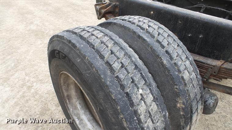 image for item DC5561 2005 International DuraStar 4300 truck cab and chassis