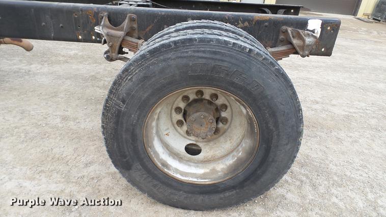 image for item DC5561 2005 International DuraStar 4300 truck cab and chassis