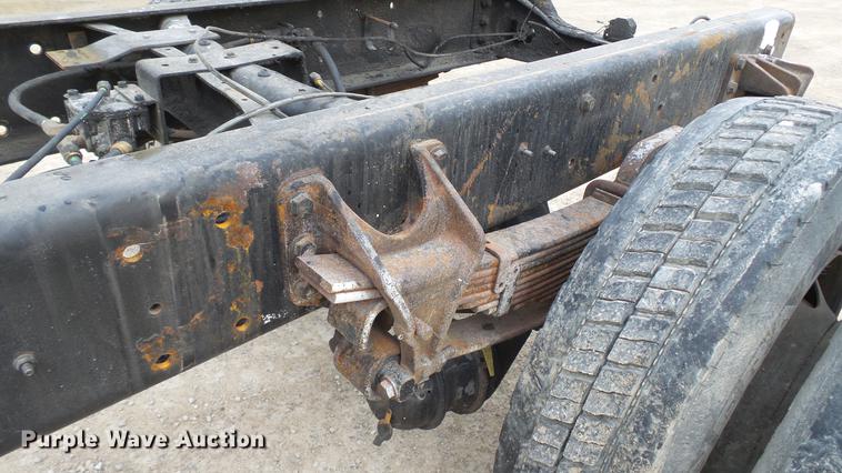 image for item DC5561 2005 International DuraStar 4300 truck cab and chassis