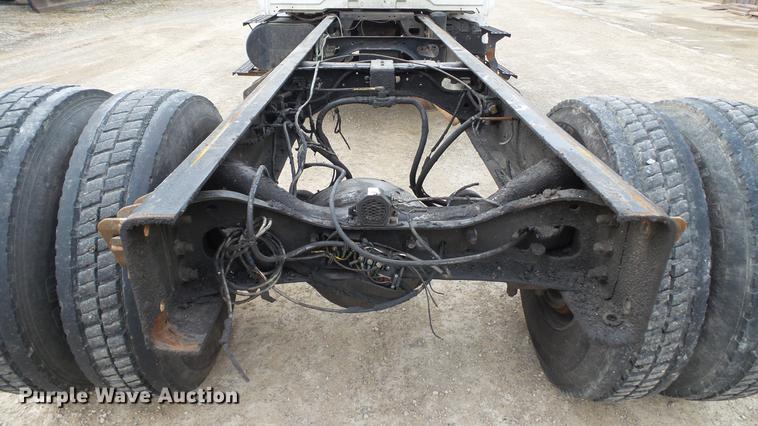 image for item DC5561 2005 International DuraStar 4300 truck cab and chassis