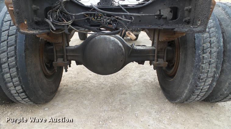 image for item DC5561 2005 International DuraStar 4300 truck cab and chassis