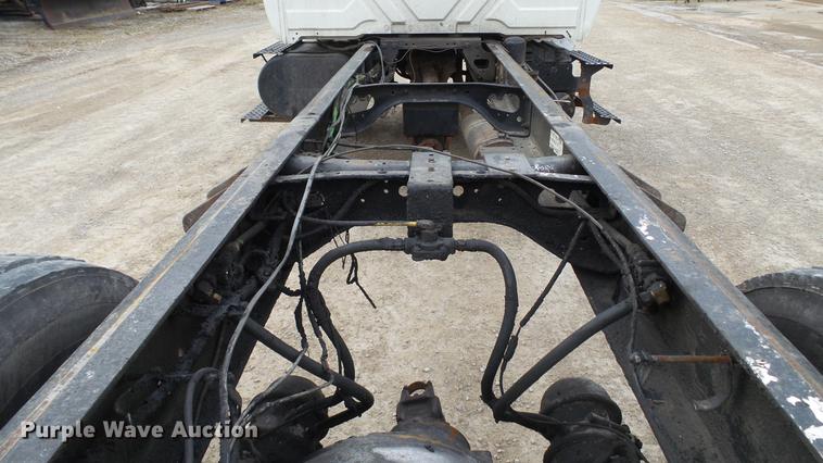 image for item DC5561 2005 International DuraStar 4300 truck cab and chassis