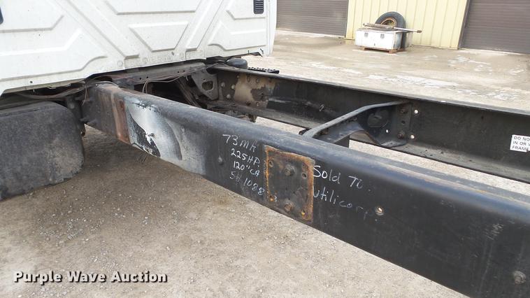 image for item DC5561 2005 International DuraStar 4300 truck cab and chassis