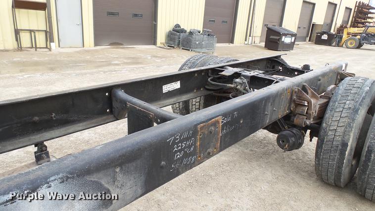 image for item DC5561 2005 International DuraStar 4300 truck cab and chassis