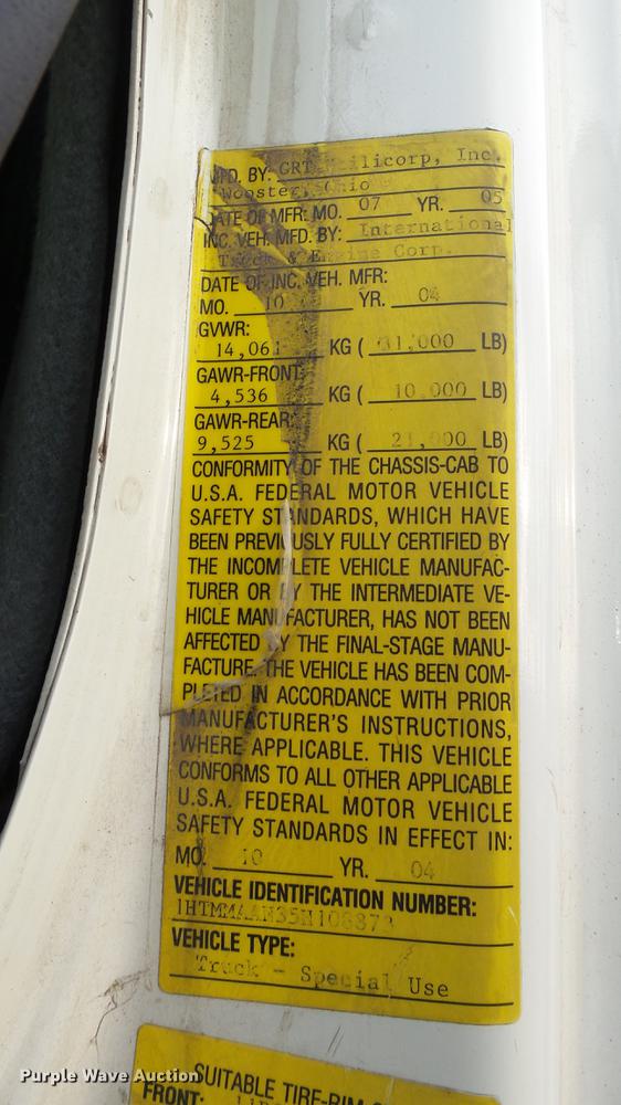 image for item DC5561 2005 International DuraStar 4300 truck cab and chassis