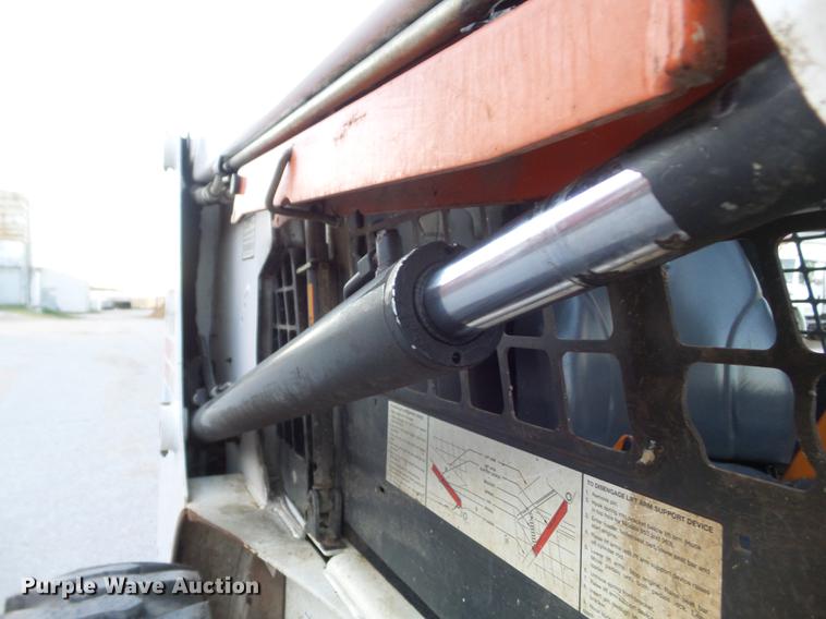 image for item DC7341 2005 Bobcat S150 skid steer