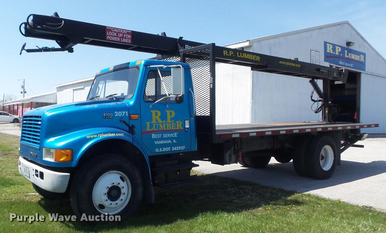 image for item DC7343 1995 International 4700 flatbed truck