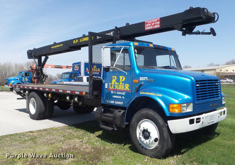 image for item DC7343 1995 International 4700 flatbed truck