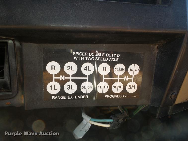 image for item DC7343 1995 International 4700 flatbed truck