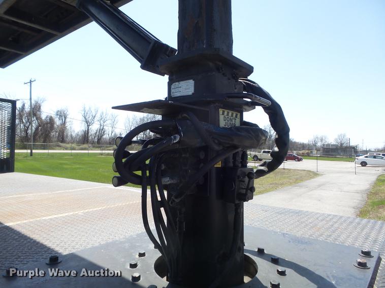 image for item DC7343 1995 International 4700 flatbed truck