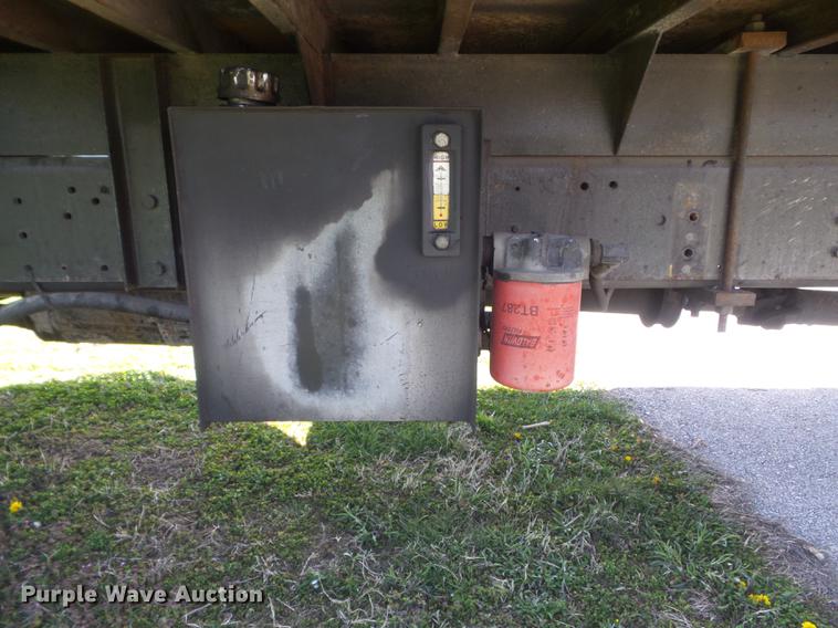 image for item DC7343 1995 International 4700 flatbed truck