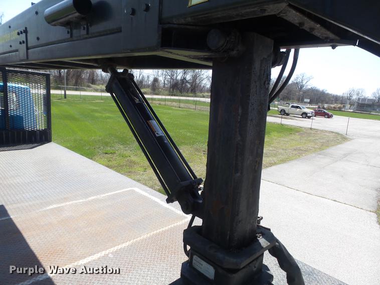 image for item DC7343 1995 International 4700 flatbed truck