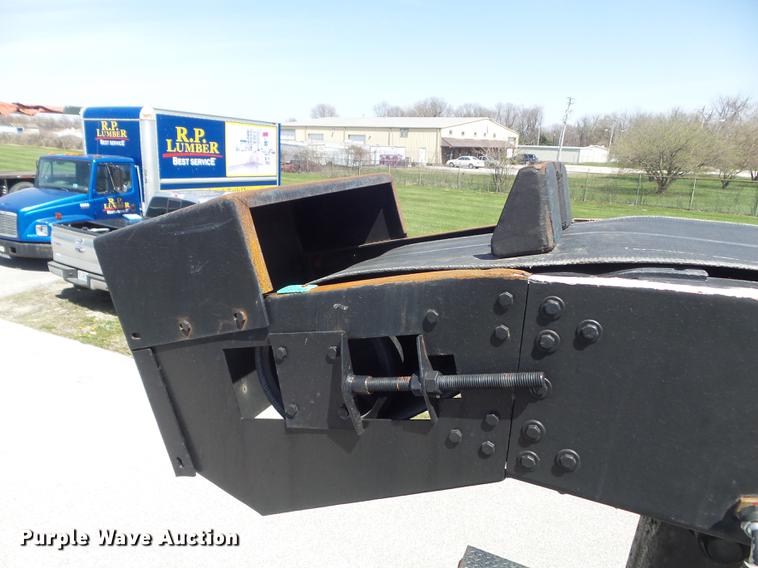 image for item DC7343 1995 International 4700 flatbed truck