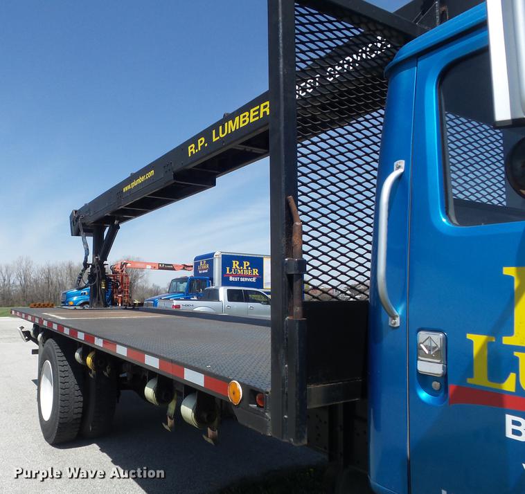 image for item DC7343 1995 International 4700 flatbed truck