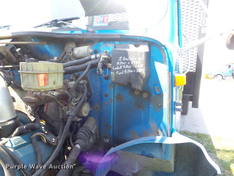 image for item DC7343 1995 International 4700 flatbed truck