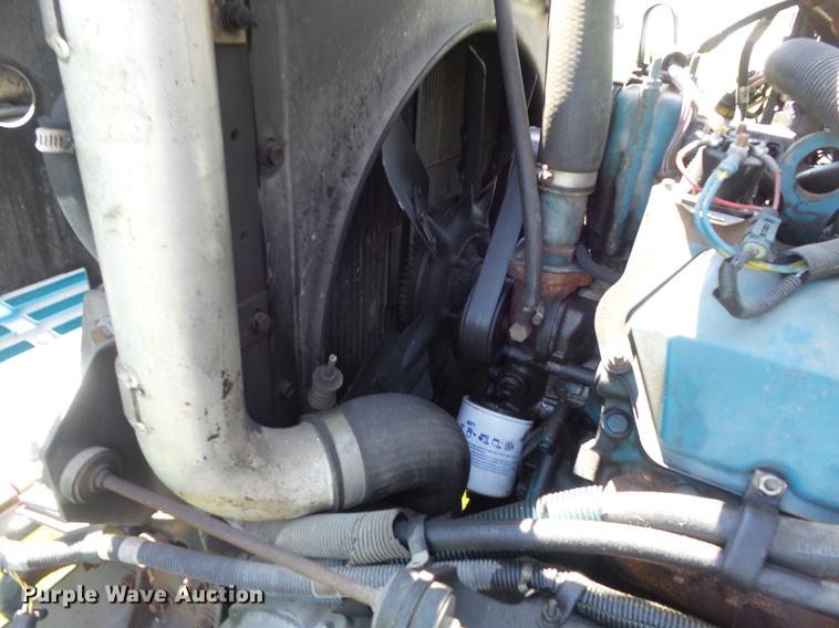 image for item DC7343 1995 International 4700 flatbed truck