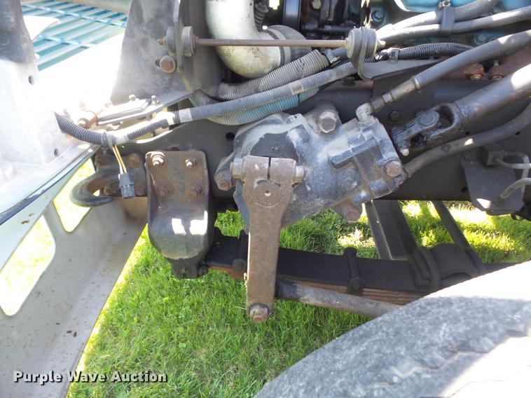 image for item DC7343 1995 International 4700 flatbed truck