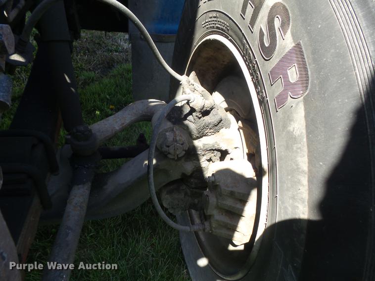 image for item DC7343 1995 International 4700 flatbed truck