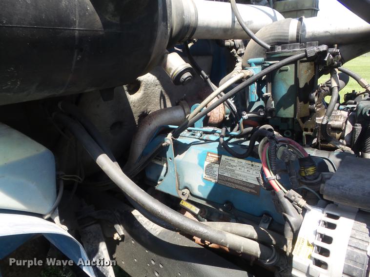 image for item DC7343 1995 International 4700 flatbed truck