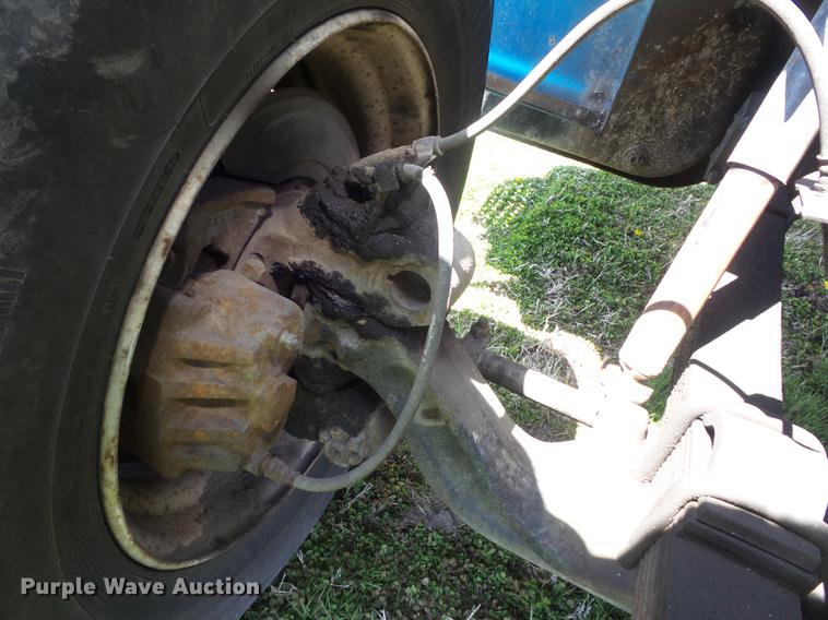 image for item DC7343 1995 International 4700 flatbed truck