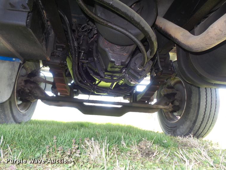 image for item DC7343 1995 International 4700 flatbed truck