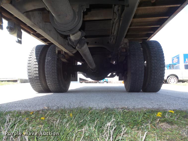 image for item DC7343 1995 International 4700 flatbed truck