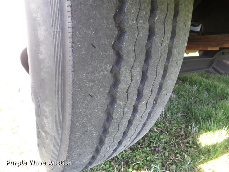 image for item DC7343 1995 International 4700 flatbed truck