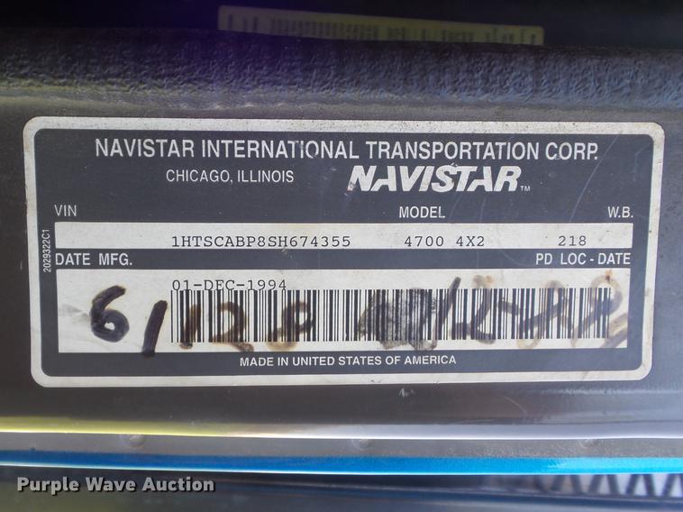 image for item DC7343 1995 International 4700 flatbed truck