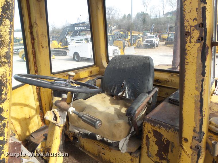 image for item DC7357 1979 Caterpillar 930 wheel loader