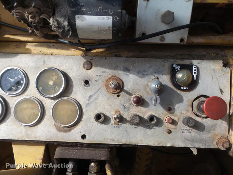 image for item DC7357 1979 Caterpillar 930 wheel loader