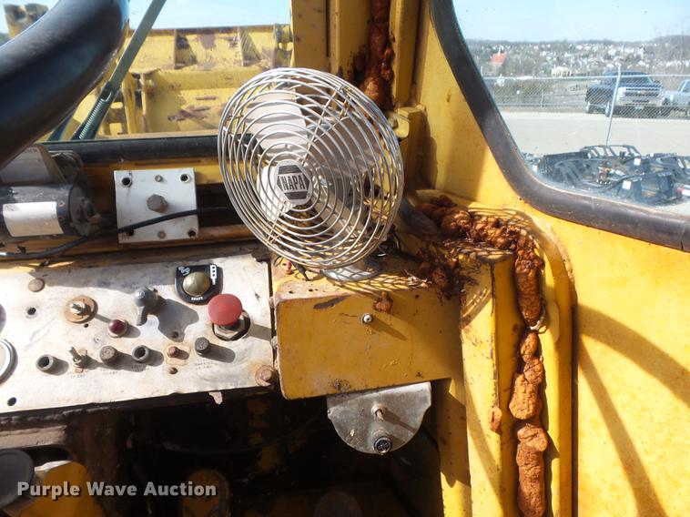 image for item DC7357 1979 Caterpillar 930 wheel loader