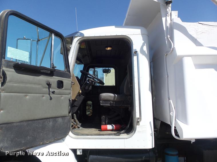 image for item DC7364 2000 Peterbilt PB330 dump truck