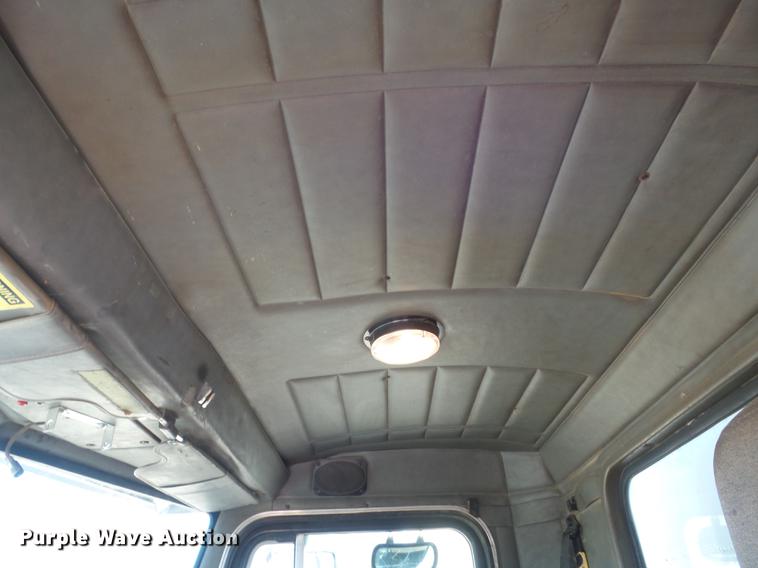 image for item DC7364 2000 Peterbilt PB330 dump truck