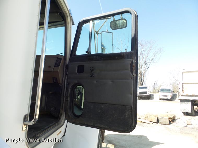 image for item DC7364 2000 Peterbilt PB330 dump truck