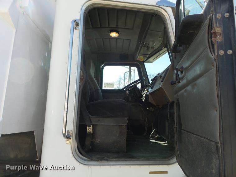 image for item DC7364 2000 Peterbilt PB330 dump truck