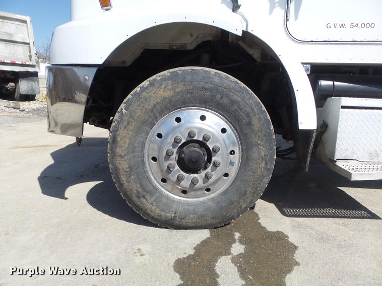 image for item DC7364 2000 Peterbilt PB330 dump truck