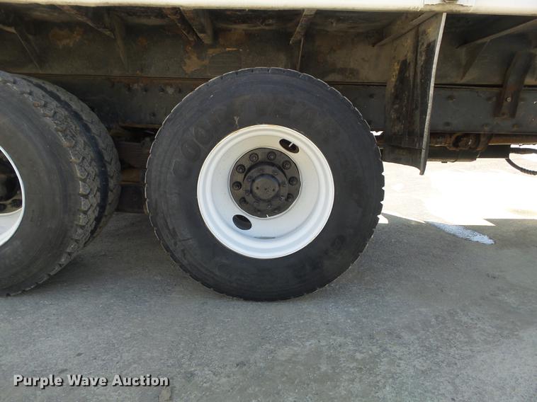 image for item DC7364 2000 Peterbilt PB330 dump truck