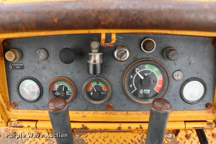 image for item DC7613 John Deere 450D dozer