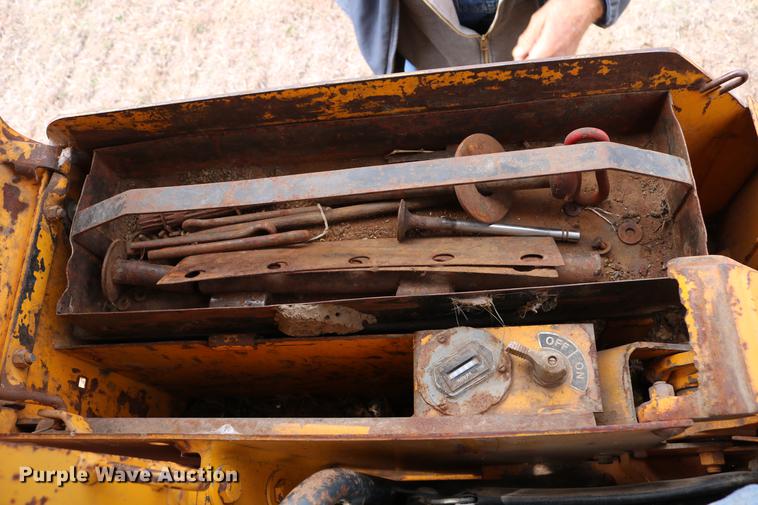 image for item DC7613 John Deere 450D dozer