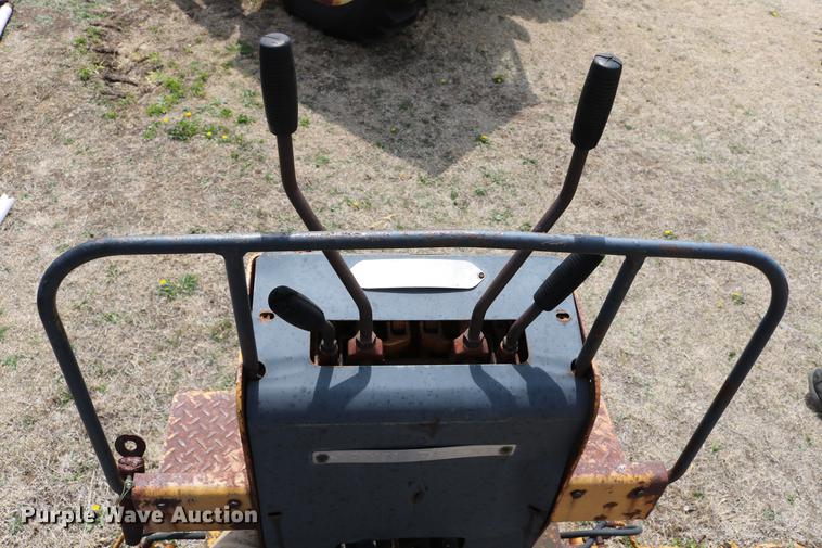 image for item DC7613 John Deere 450D dozer