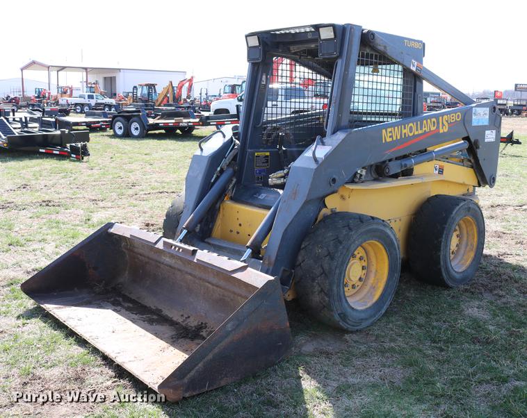 image for item DC7635 2001 New Holland LS180 skid steer