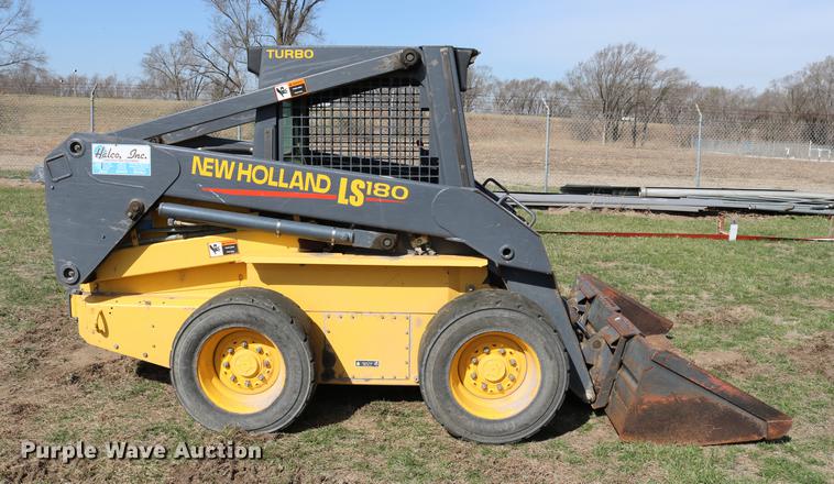 image for item DC7635 2001 New Holland LS180 skid steer
