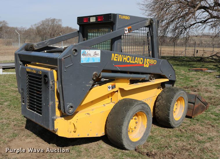 image for item DC7635 2001 New Holland LS180 skid steer